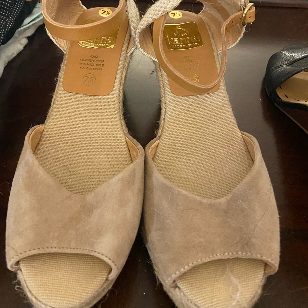 Summer sandals size 7.5 never worn by Kenna